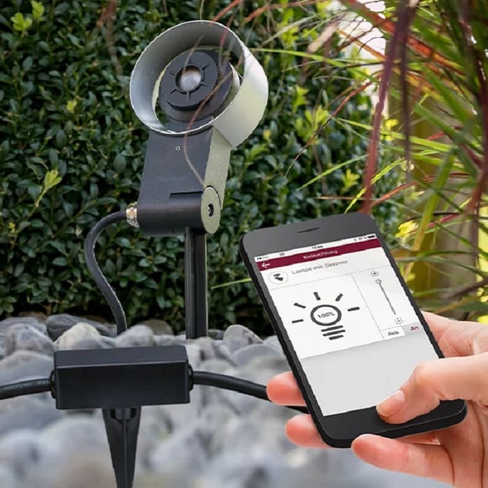 Plug & Shine Steuerung f�r smarte Gartenbeleuchtung