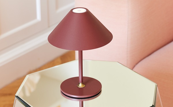 dimmbare LED-Tischlampe von Halo Design – Akkuleuchten Shop Lightkontor.de Skandinavisches Lichtdesign Hygge in Trendfarben