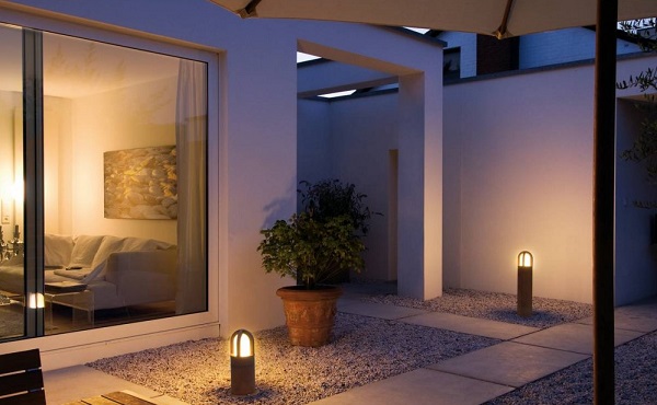 SLV-Leuchte f�r drau�en im modernen Rostdesign