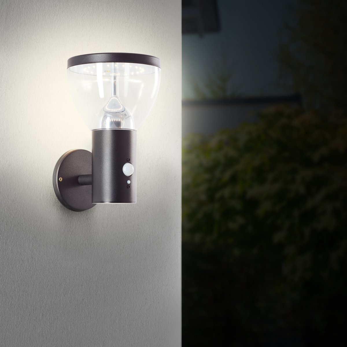 Brilliant AG Leuchten G40410-06 Tulip LED Au�enwandleuchte Solar Bewegungsmelder schwarz IP44