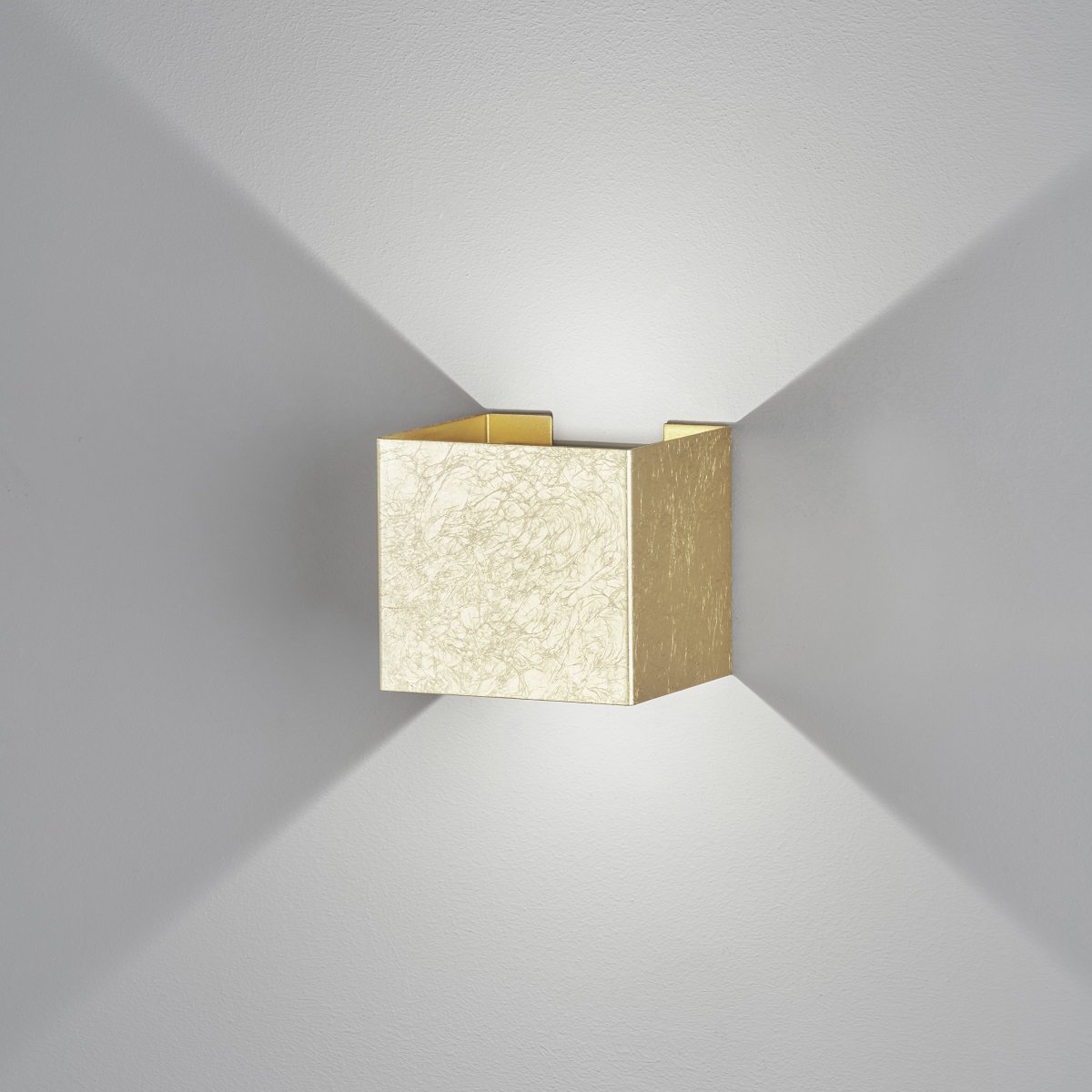 LED-Lampen In Einer Box Auf Einer Spiegeloberfläche. Moderne