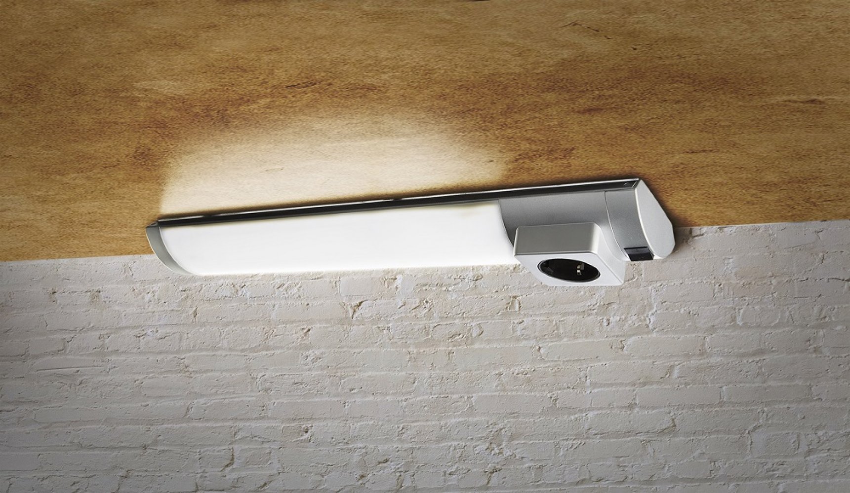 Heitronic 501318 LED Unterbauleuchte mit Steckdose 1fach Detmold 449mm 4000K > Leuchten